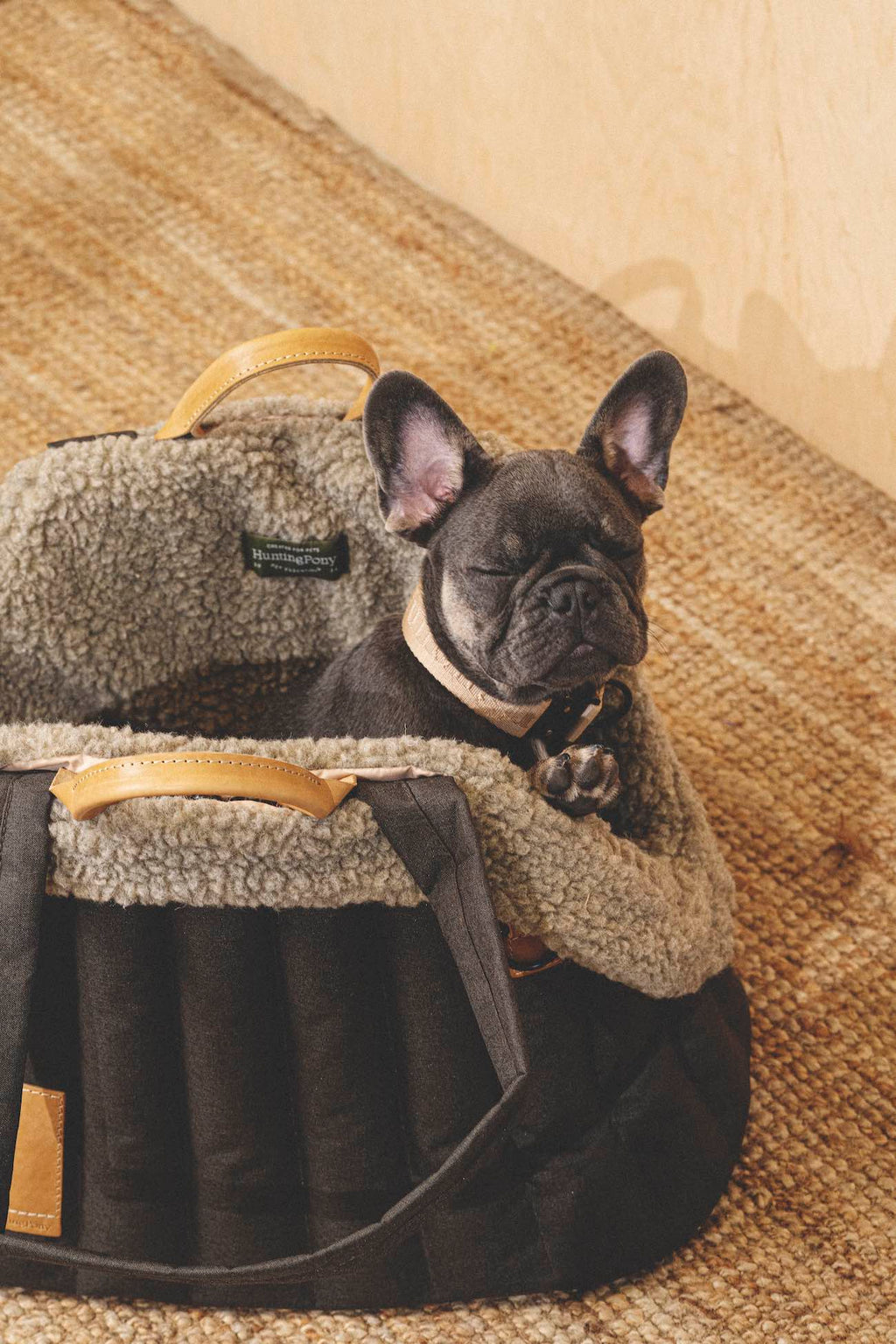 Carrying Pony bag brown