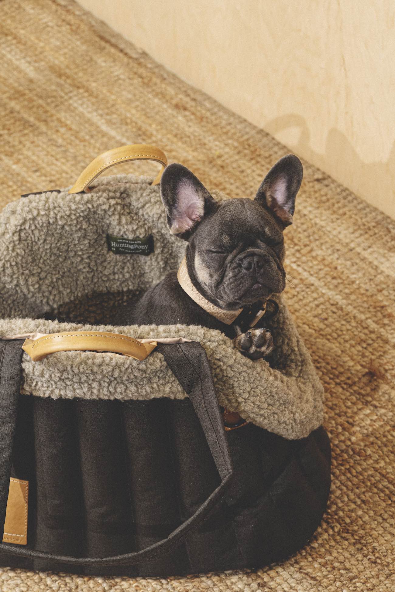 Carrying Pony bag brown